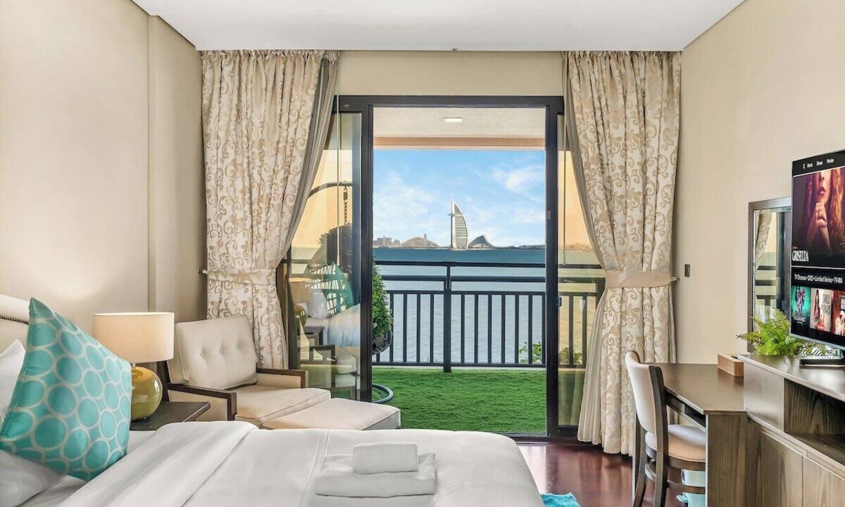 Palm Jumeirah Apartment | Anantara Sea & Burj Al Arab View/Private Beach