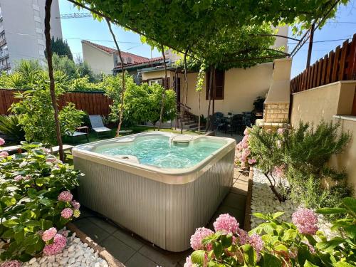 Split Villa | Antique Garden Villa