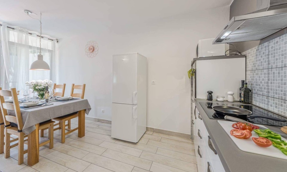 Veruda Apartment | Ap. RUBIX - top location, 5min walk to beach