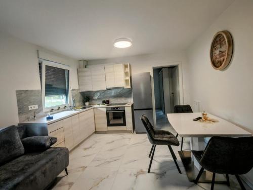 Praprotna Polica Apartment | Apartma Alpine Gateway