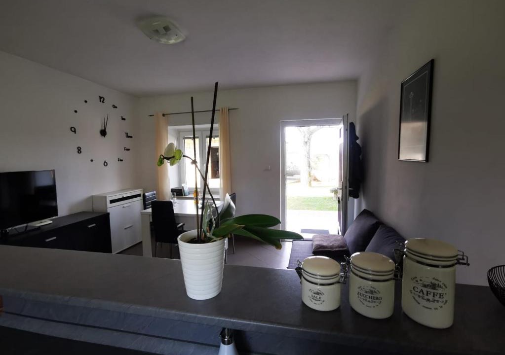 Miren-Kostanjevica Apartment | Apartma MIMI