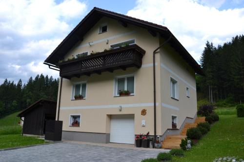 Luce Apartment | Apartma ob potoku