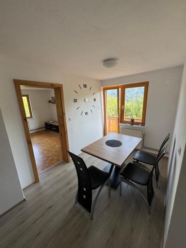 Zelezniki Apartment | Apartma Petra