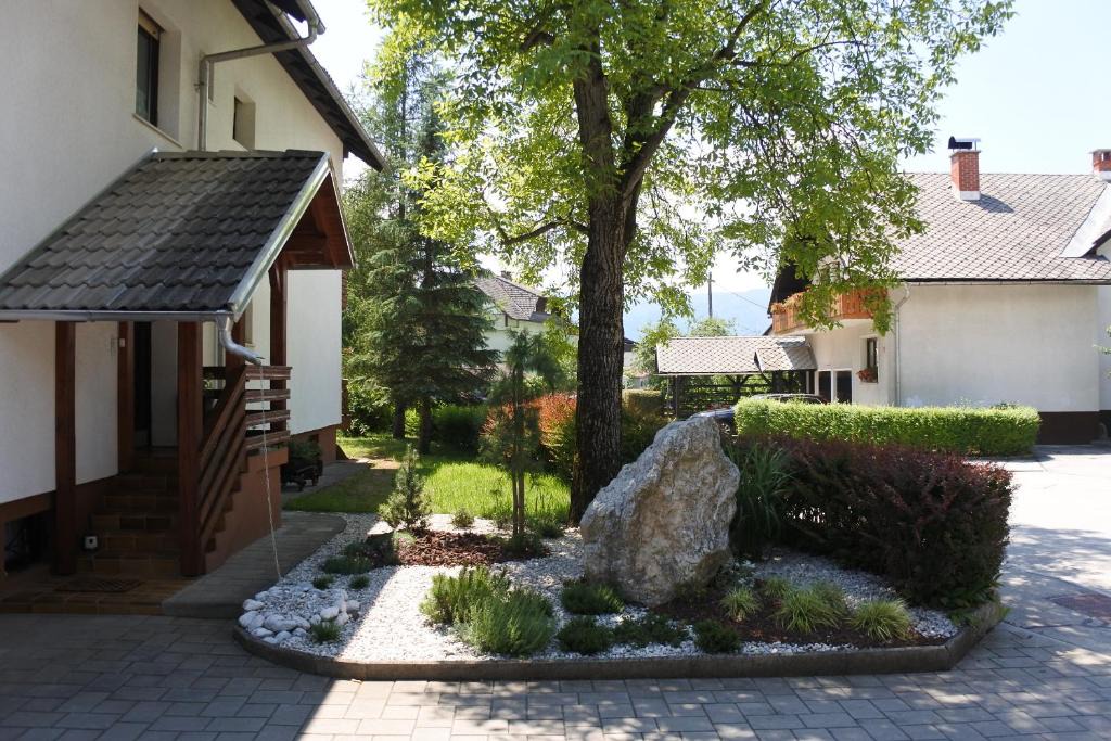 Lesce Apartment | Apartma Vrh