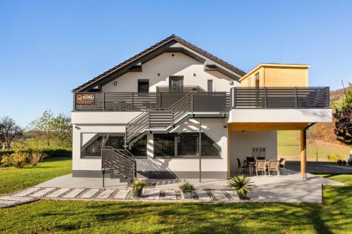 Cerklje ob Krki Apartment | Apartmaji Kunej pod Gradom with sauna