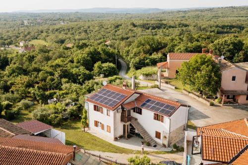 Buje Apartment | Apartman Makovac