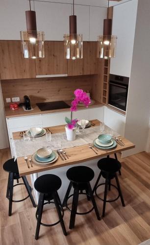 Vrata Apartment | Apartman Orhideja