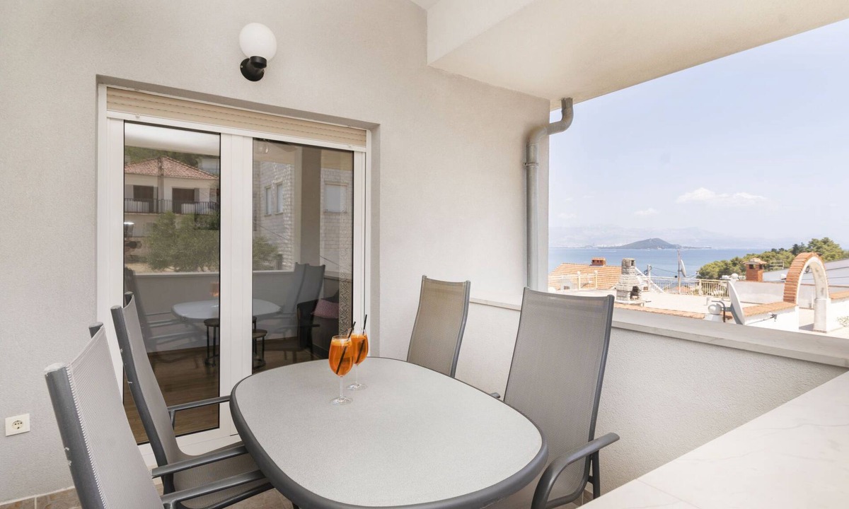 Slatine Apartment | Apartment Anđa by Interhome