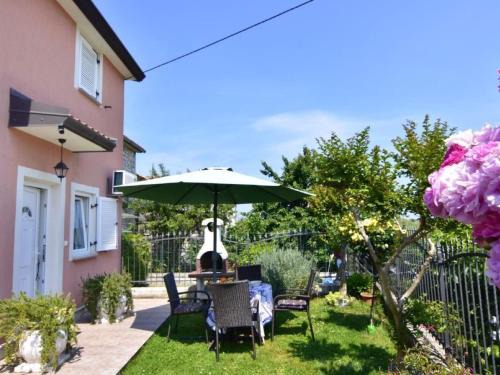 Đuba Apartment | Apartment Appartement in Đuba mit Privater Terrasse by Interhome