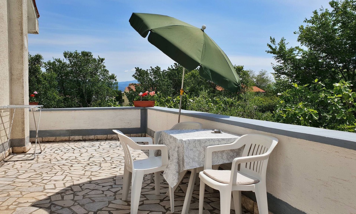 Silo Apartment | Apartment Bijelic - with balcony, 480 m from the Sea, BBQ grill, private parking, no AC