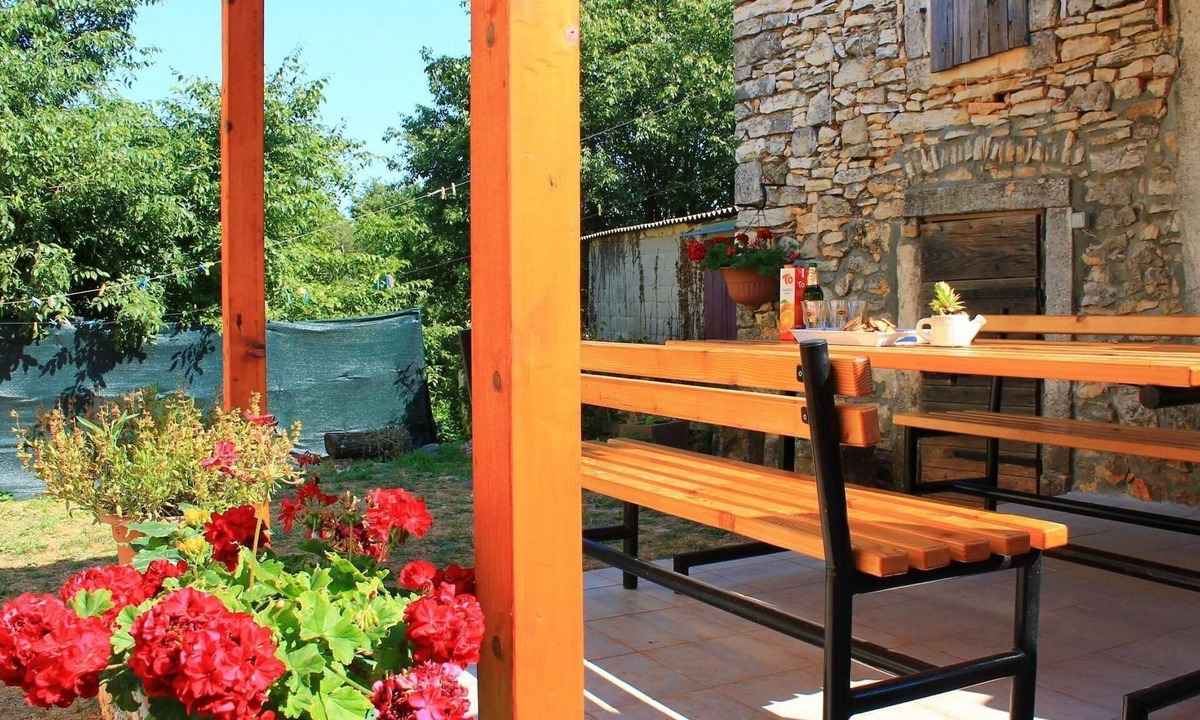 Pinezici Apartment | Apartment Fuma in Pinezići mit Privatem Balkon by Interhome