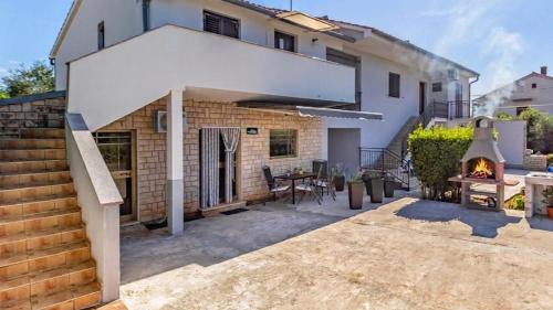 Mali Vareski Apartment | Apartment Fuzalo View by Villas Guide