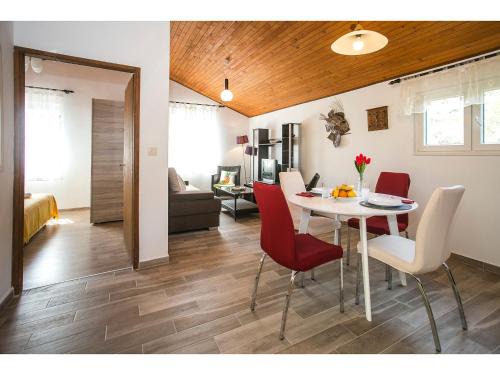 Marina Apartment | Apartment Goga's Retreat in Marina