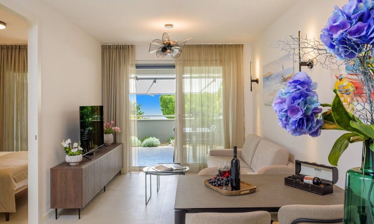 Znjan Apartment | Apartment 'Green Eden' with Sea View, Wi-Fi and Air Conditioning