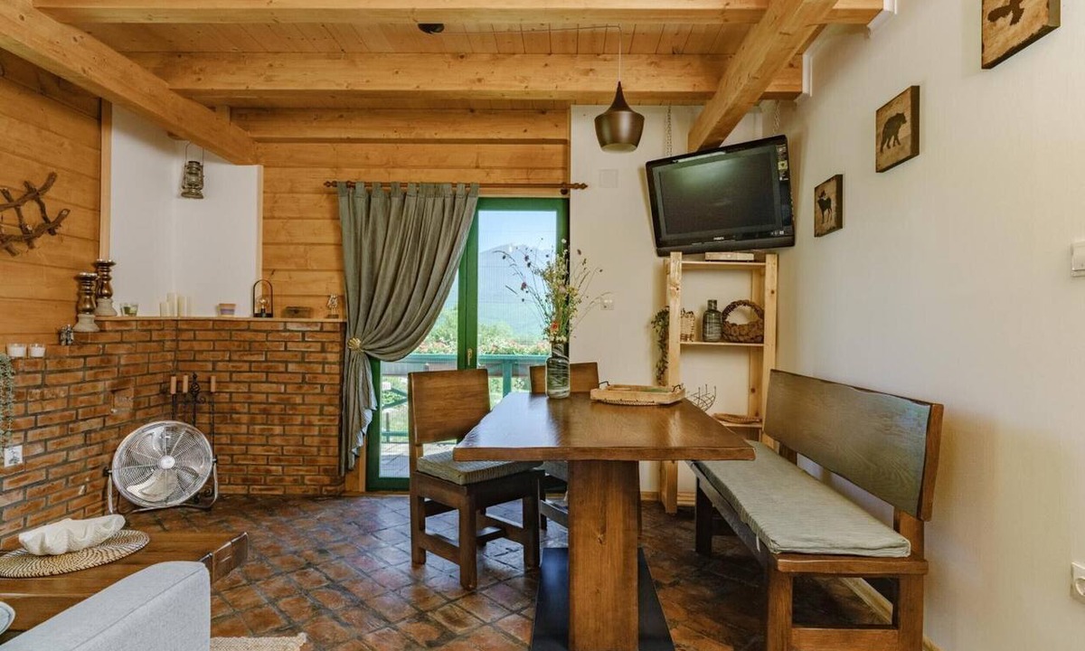 Vranovaca Apartment | Apartment 'Holiday Park Plitvice Paradise II' with Mountain View, Balcony and Wi-Fi