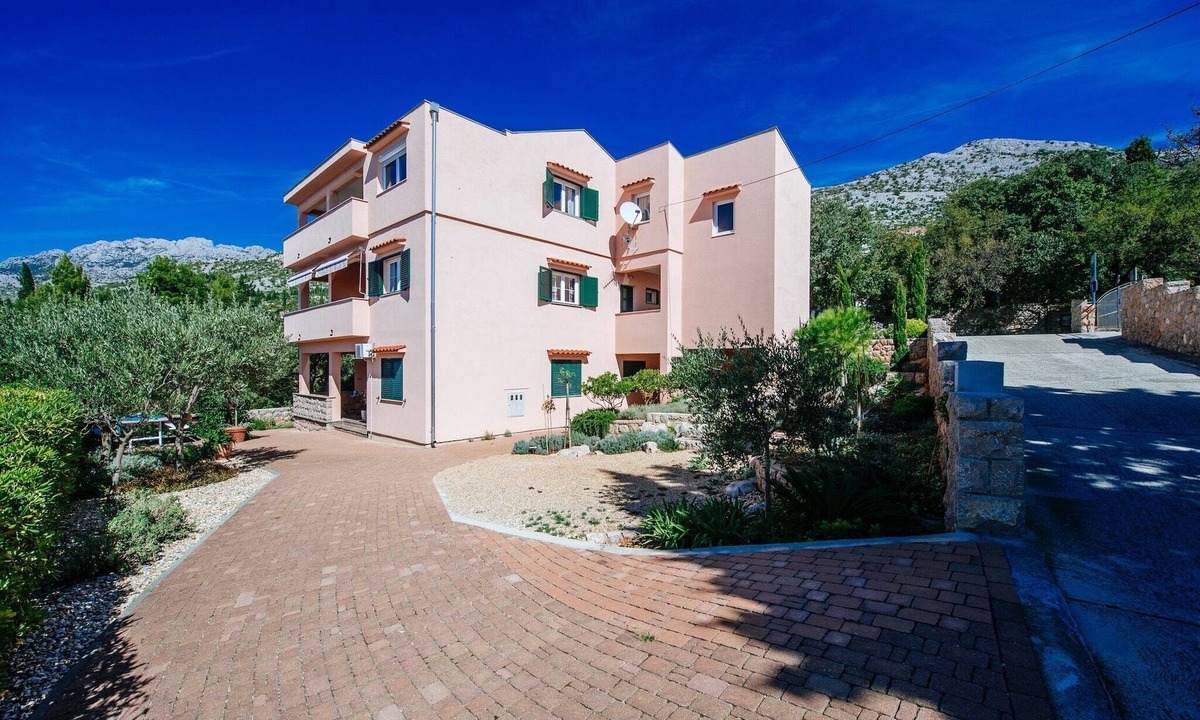 Starigrad Apartment | Apartment in Starigrad near Paklenica Park