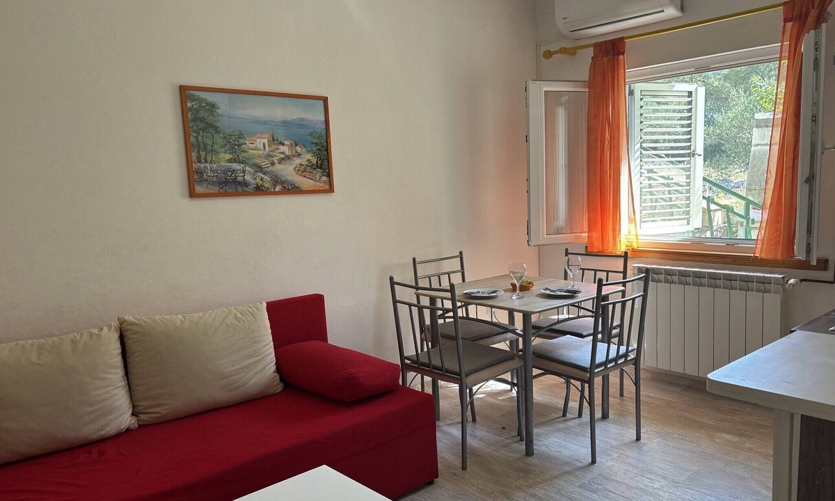 Poljica Apartment | Apartment in a lush sea-view park