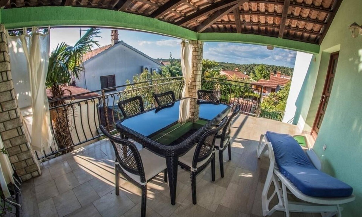 Banjole Apartment | Apartment in Banjole with Balcony, Air condition, WIFI (4211-1)