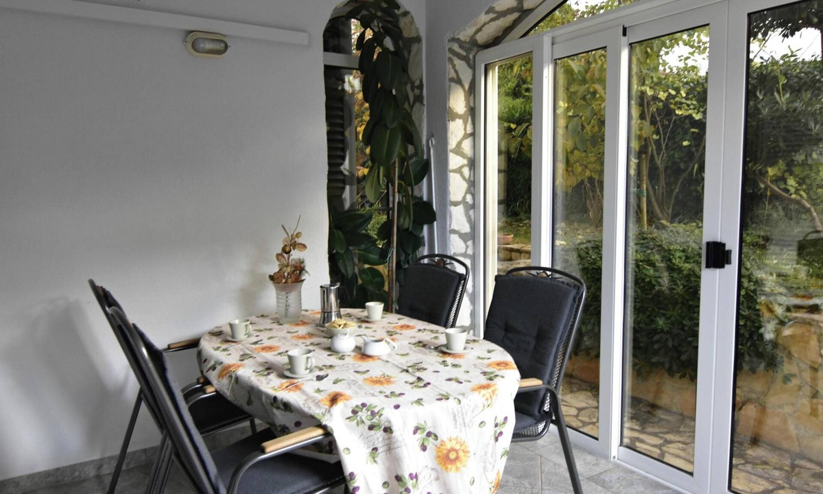 Zambratija Apartment | Apartment in fishing village near Umag