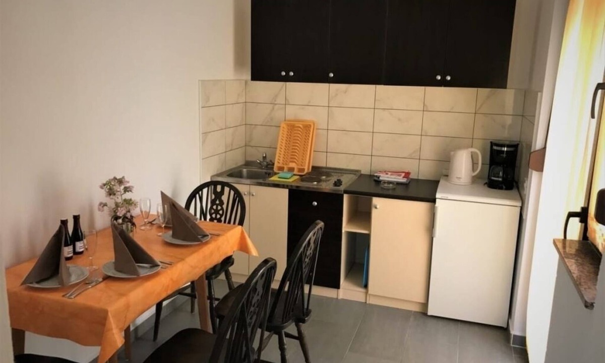 Rab Town Apartment | Apartment in Lopar with Seaview, Balcony, Air condition, WIFI (4607-5)