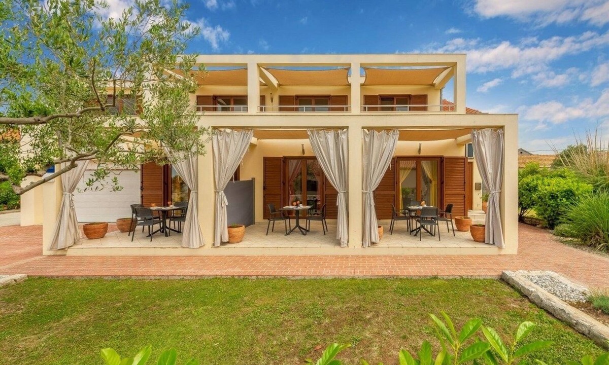 Nin Apartment | Apartment in Nin with Terrace, Air condition, WIFI (864-1)
