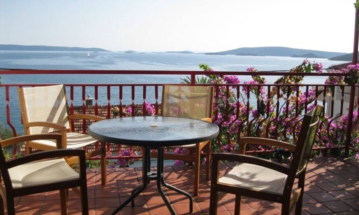 Seget Vranjica Apartment | Apartment in Seget Vranjica with Seaview, Balcony, Air condition, WIFI (215-1)