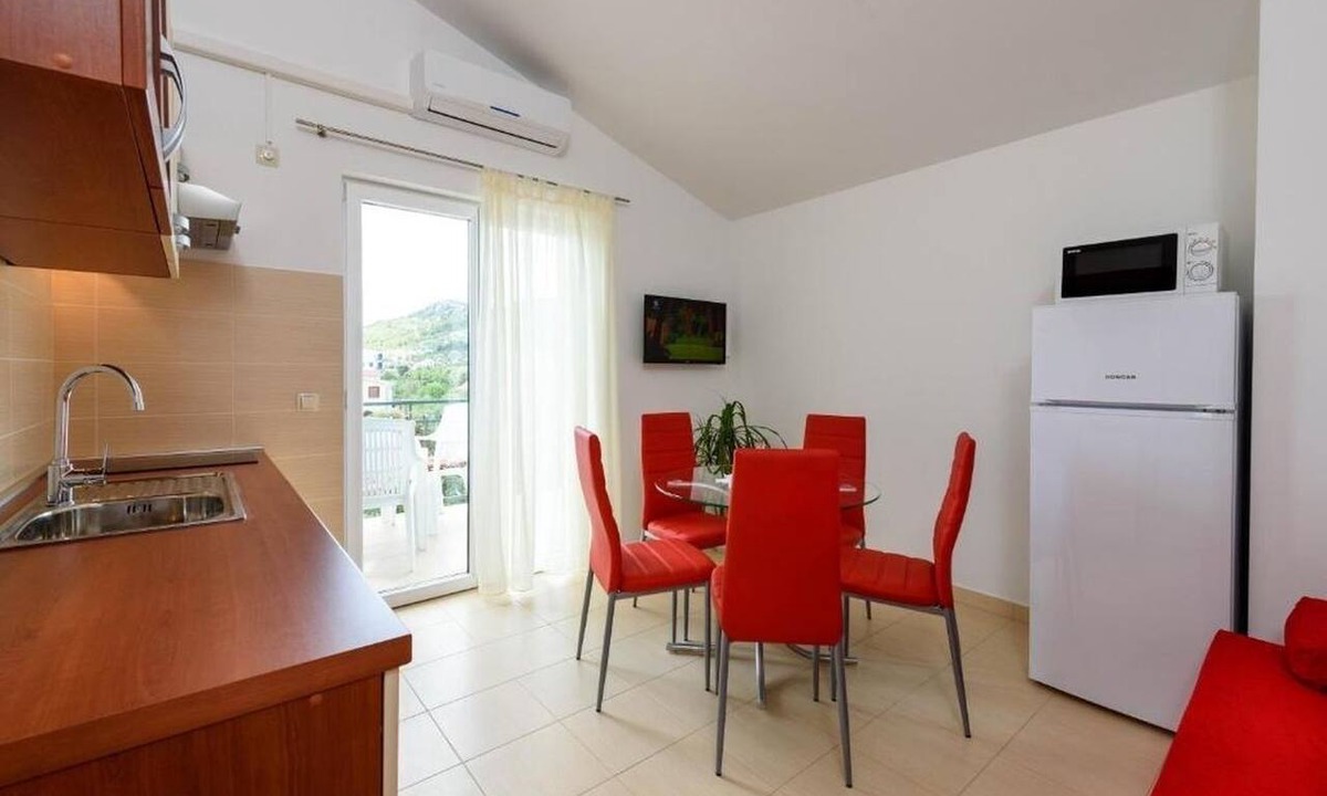 Seget Vranjica Apartment | Apartment in Seget Vranjica with Seaview, Balcony, Air condition, WIFI (5142-3)