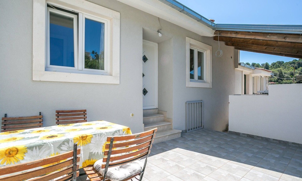 Stomorska House | Apartment in Stomorska near the Sea
