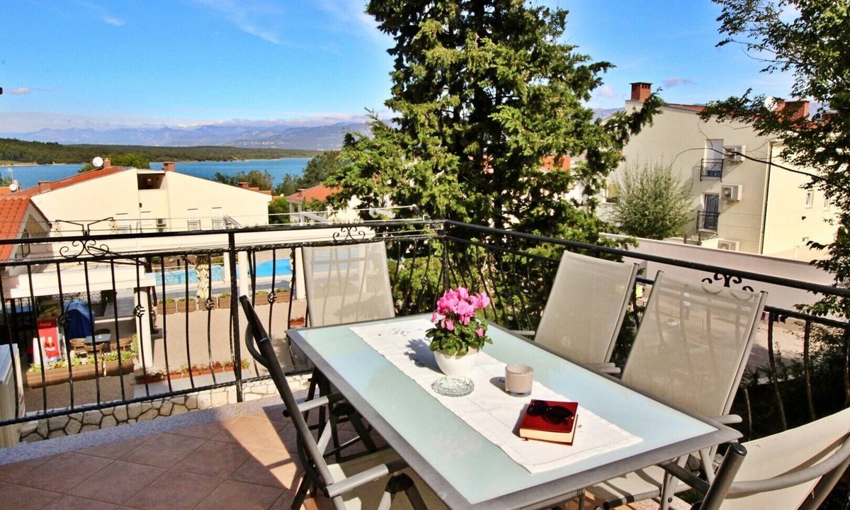 Soline Apartment | Apartment Ivanka - 180 m from sea, balcony, sea view, BBQ, private parking