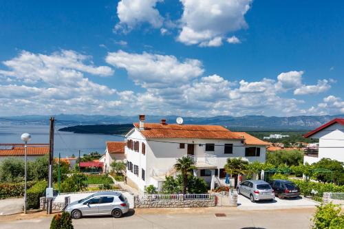 Njivice Apartment | Apartment Karabaic by El-Pi Tours