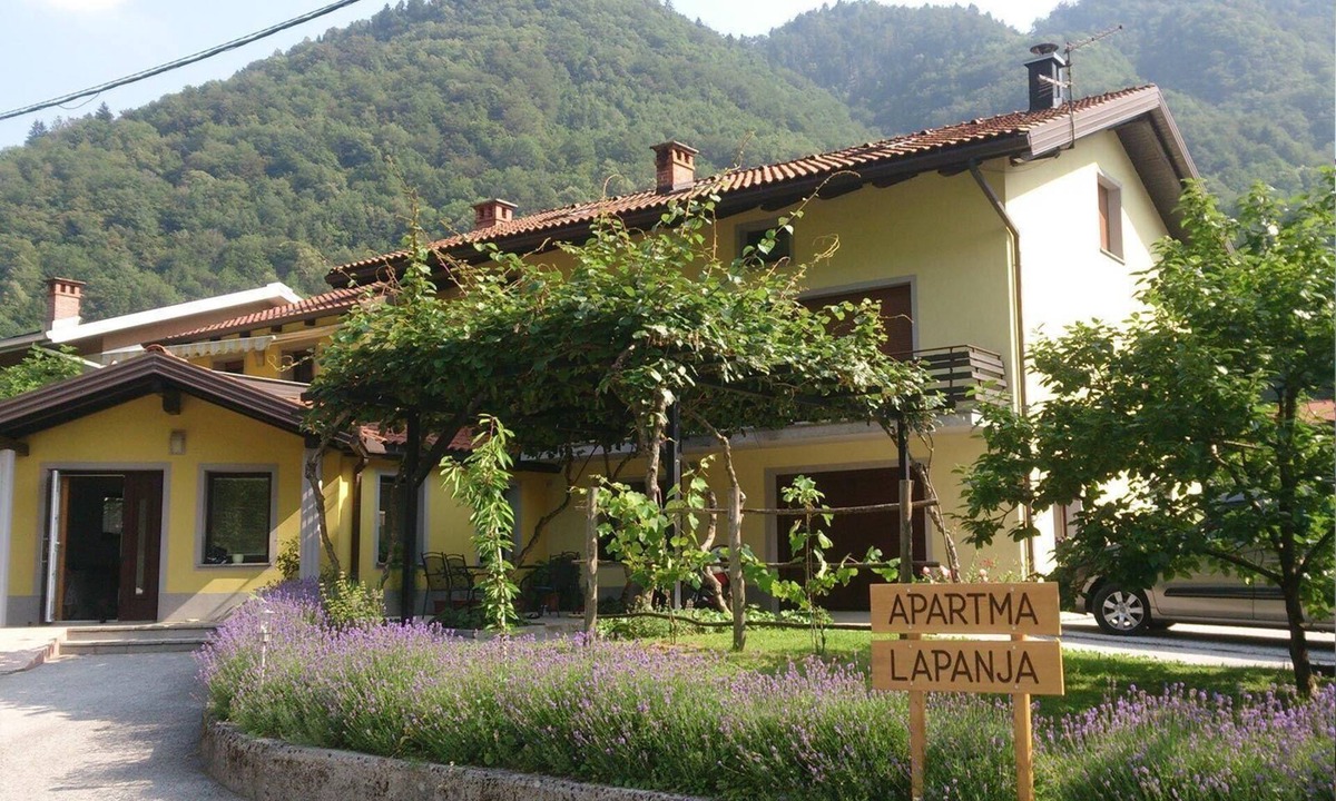 Tolmin Apartment | Apartment Lapanja 2 with a communal garden