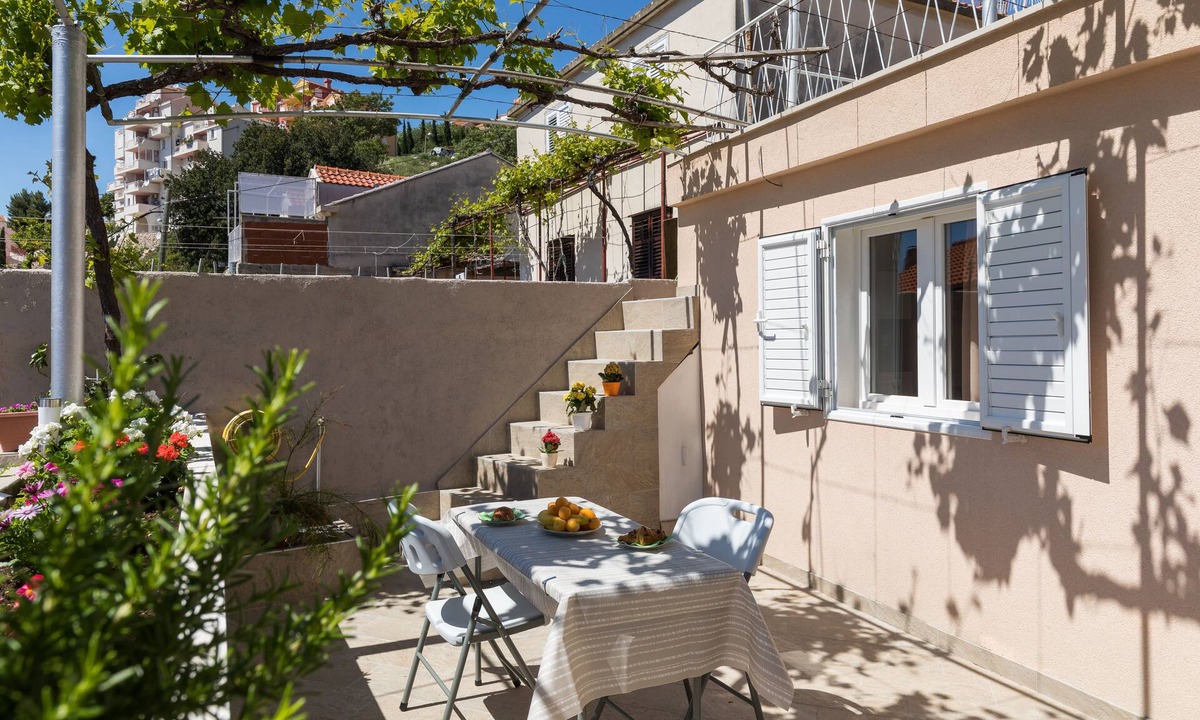 Gruz Apartment | Apartment Meet & Greet- Studio Apartment with Terrace and Sea View
