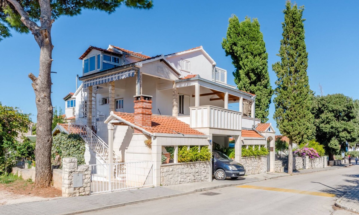 Mirce Apartment | Apartment Mia - Three Bedroom Apartment with Sea View and Terrace