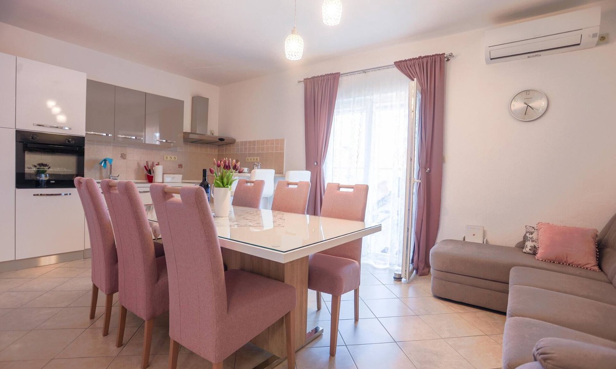 Podstrana Apartment | Apartment near beach with the balcony