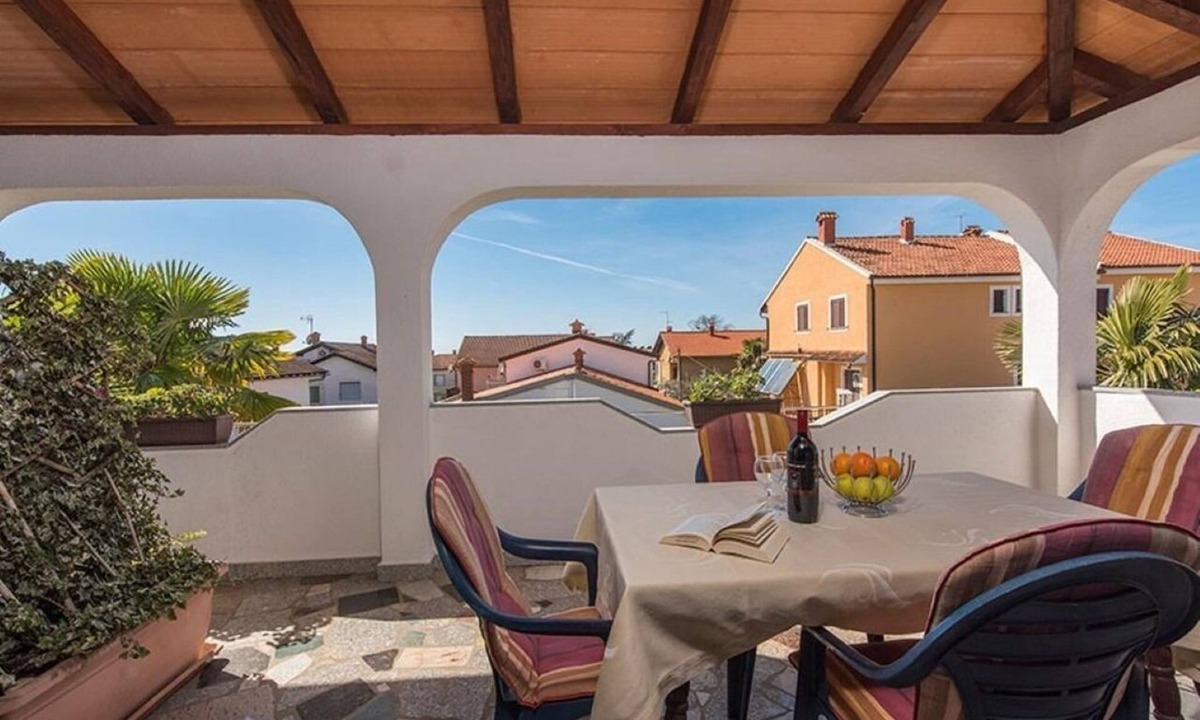 Novigrad Apartment | Apartment Neva - great location: A3 prvi kat do ulice (2+1) - Novigrad, Istria, Croatia