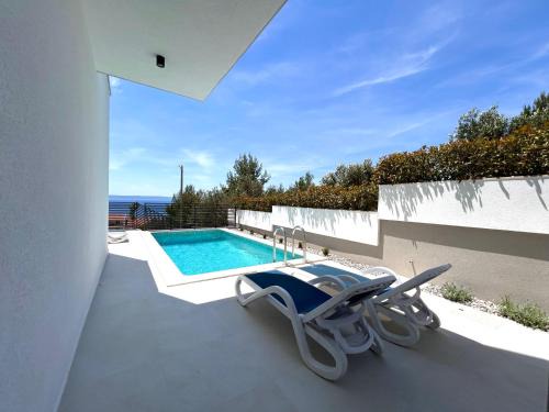 Zelenka Apartment | Apartment Petar - private heated pool and sea view