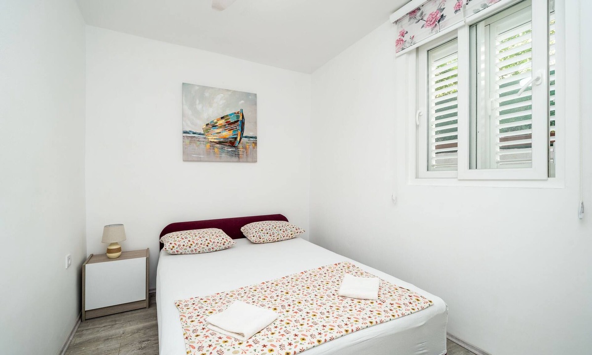 Gruz House | Apartment & Rooms Alan-Double Room with Shared Bathroom 1