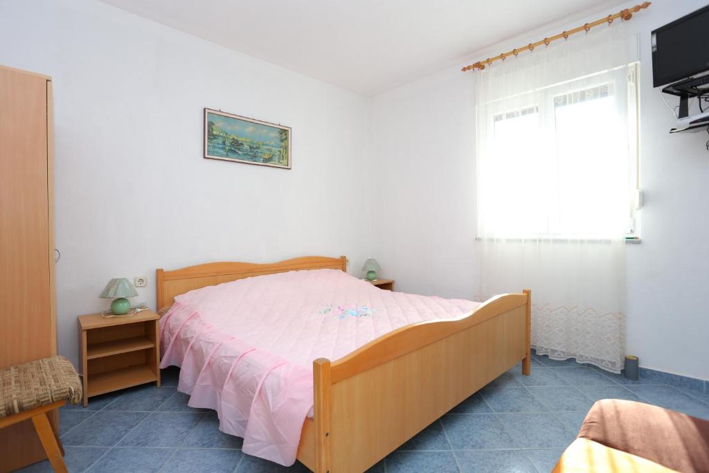 Slatine Apartment | Apartment Slatine 14541c