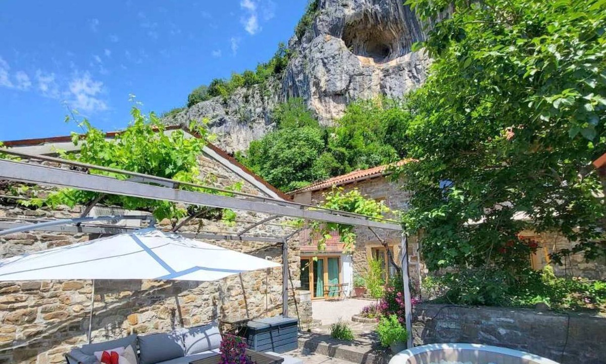 Koper Apartment | Apartment under the rock