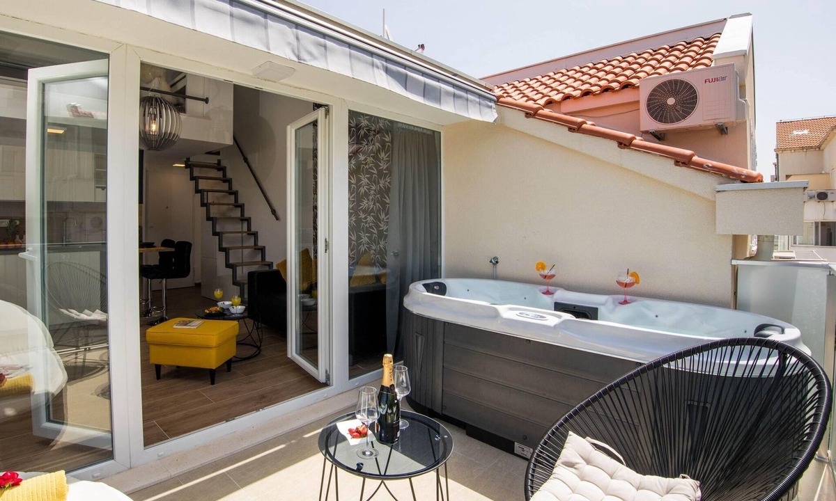 Babin Kuk Apartment | Apartment Velvet - Studio Apartment with Hot Tub