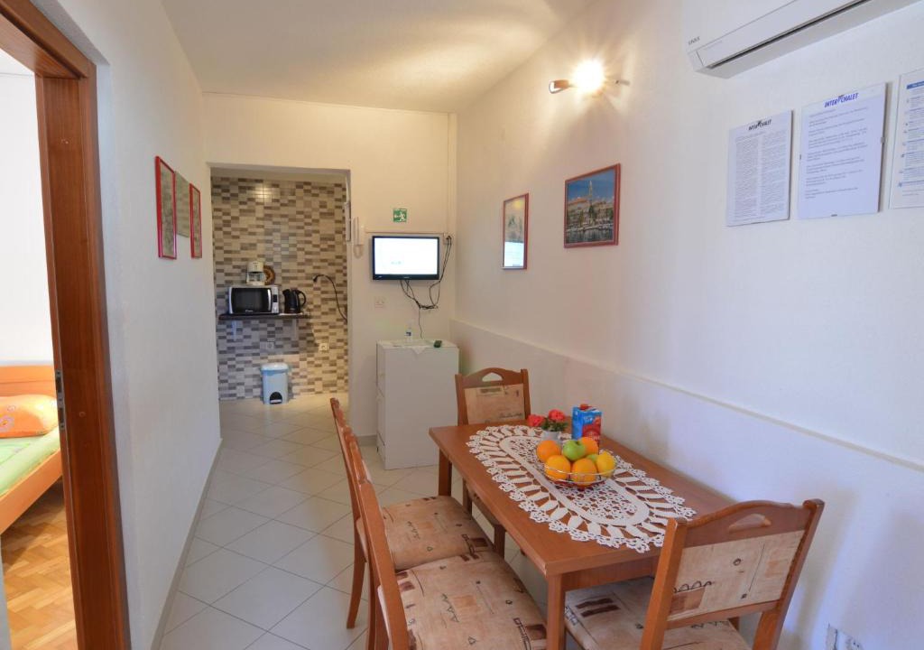 Okrug Gornji Apartment | Apartment Viktor-1 by Interhome