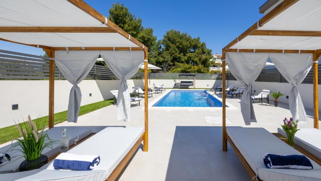 Kamen Apartment | Apartment with pool Jeniffer by Villas Guide