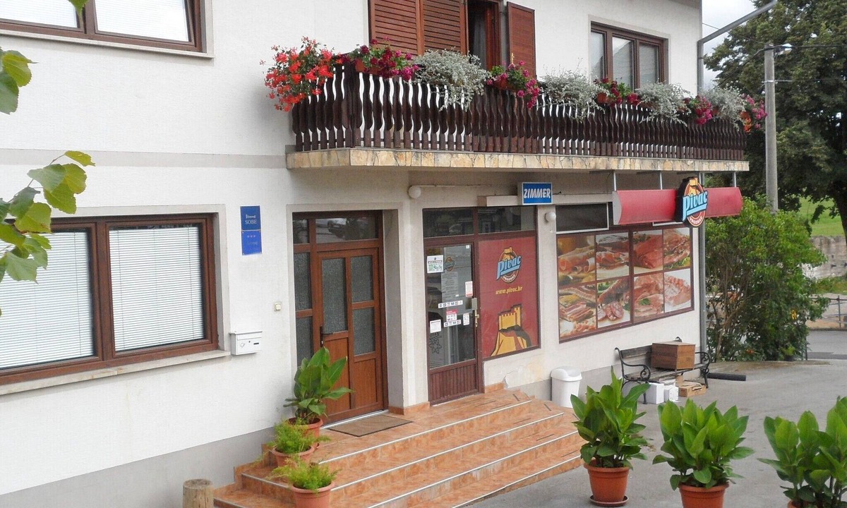 Rakovica Apartment | Apartments and rooms Nevenka, (15197), Rakovica, hr