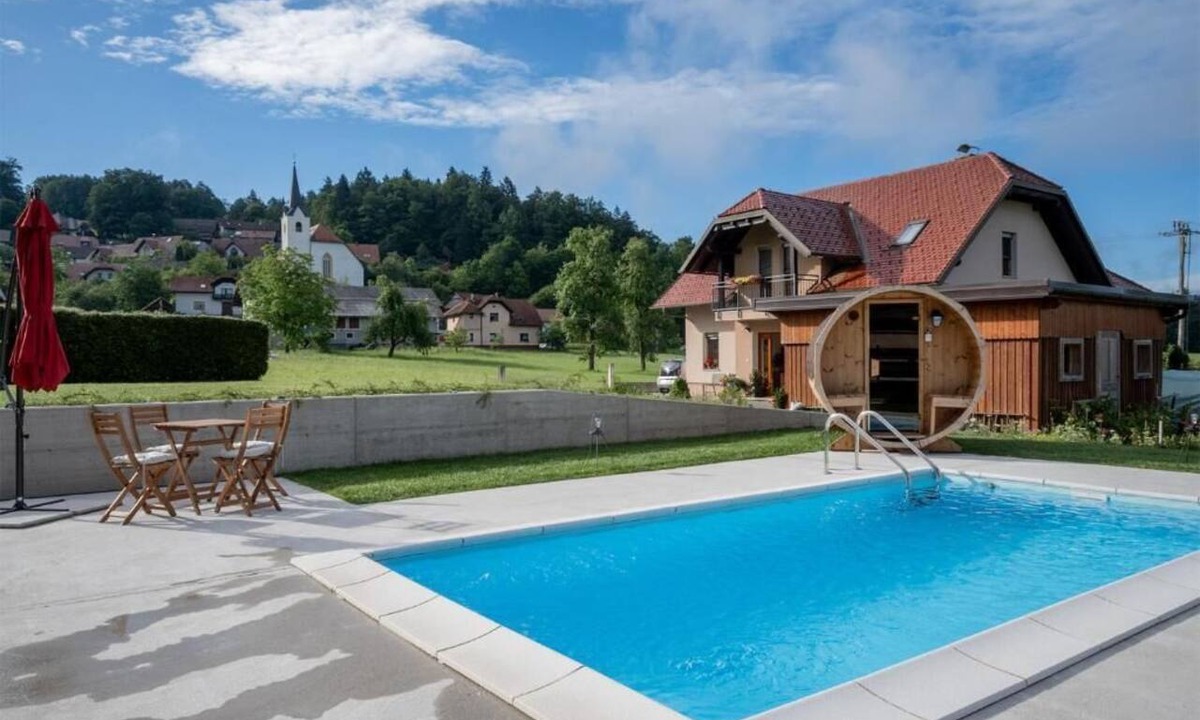 Lukovica Apartment | Apartments Bukor with seasonal pool