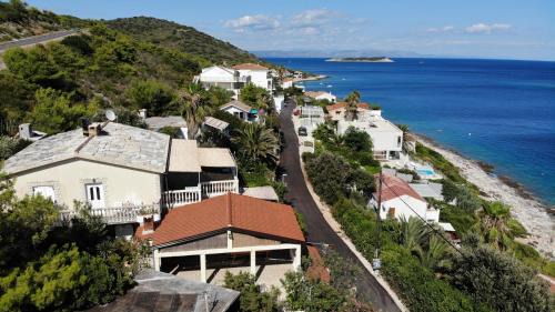 Milna Apartment | Apartments by the sea Milna - Vis - 8917