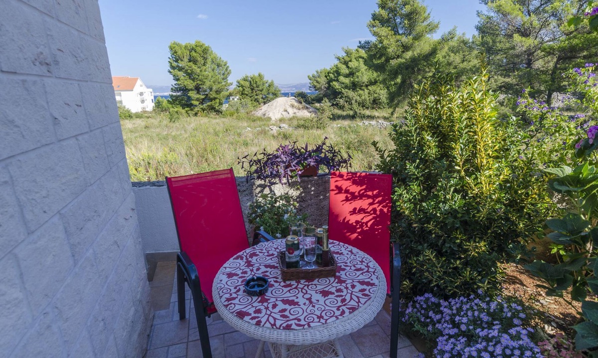 Mirce Apartment | Apartments Dvornik (44361-A2) - Mirca - island Brac