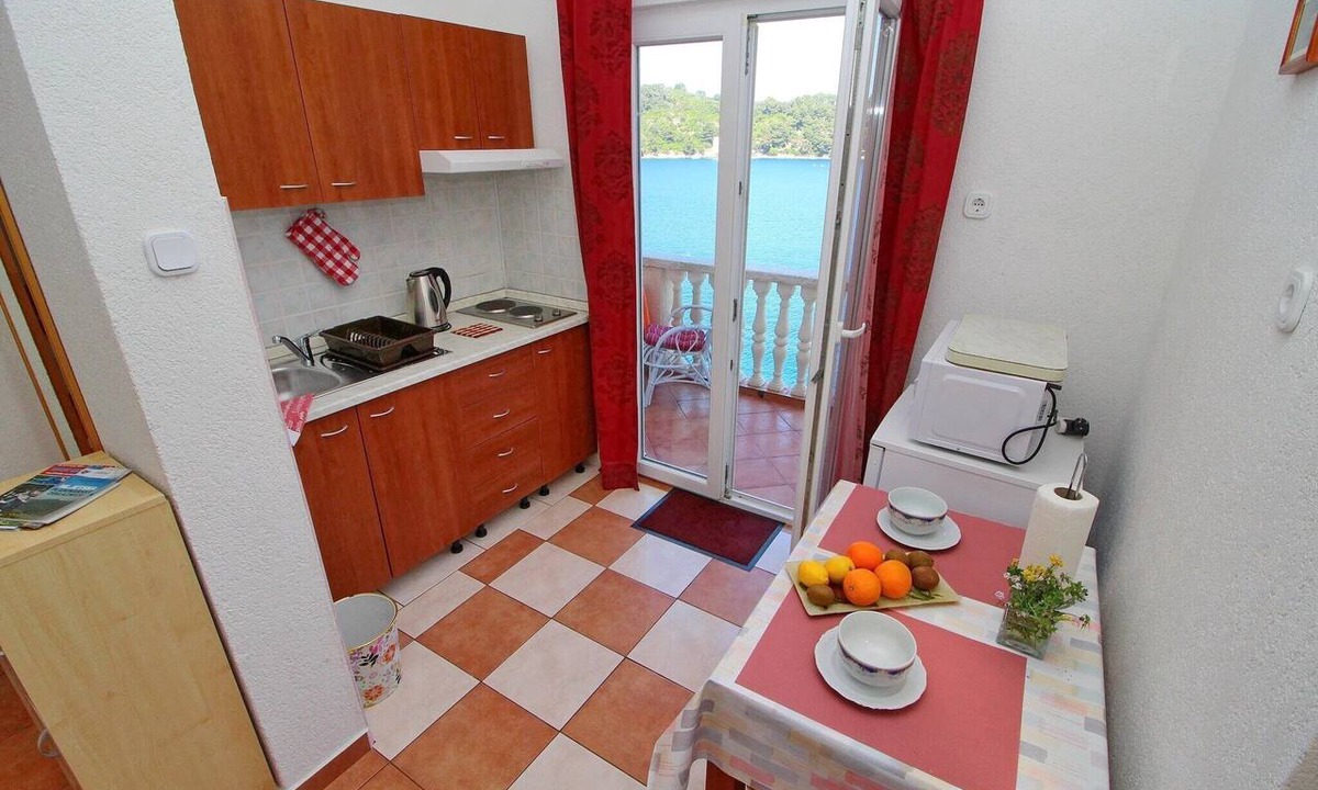 Sobra Apartment | Apartments Filipović - Comfort One-Bedroom Apartment with Balcony and Sea View (A2)