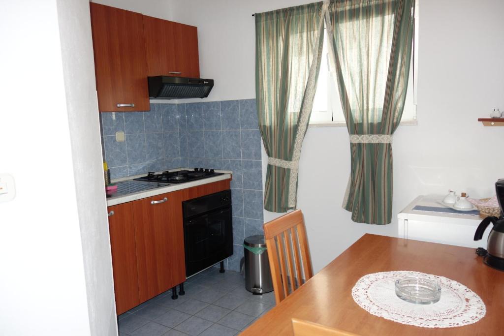 Cove Tri Zala (Zrnovo) Apartment | Apartments Gabi i Kate
