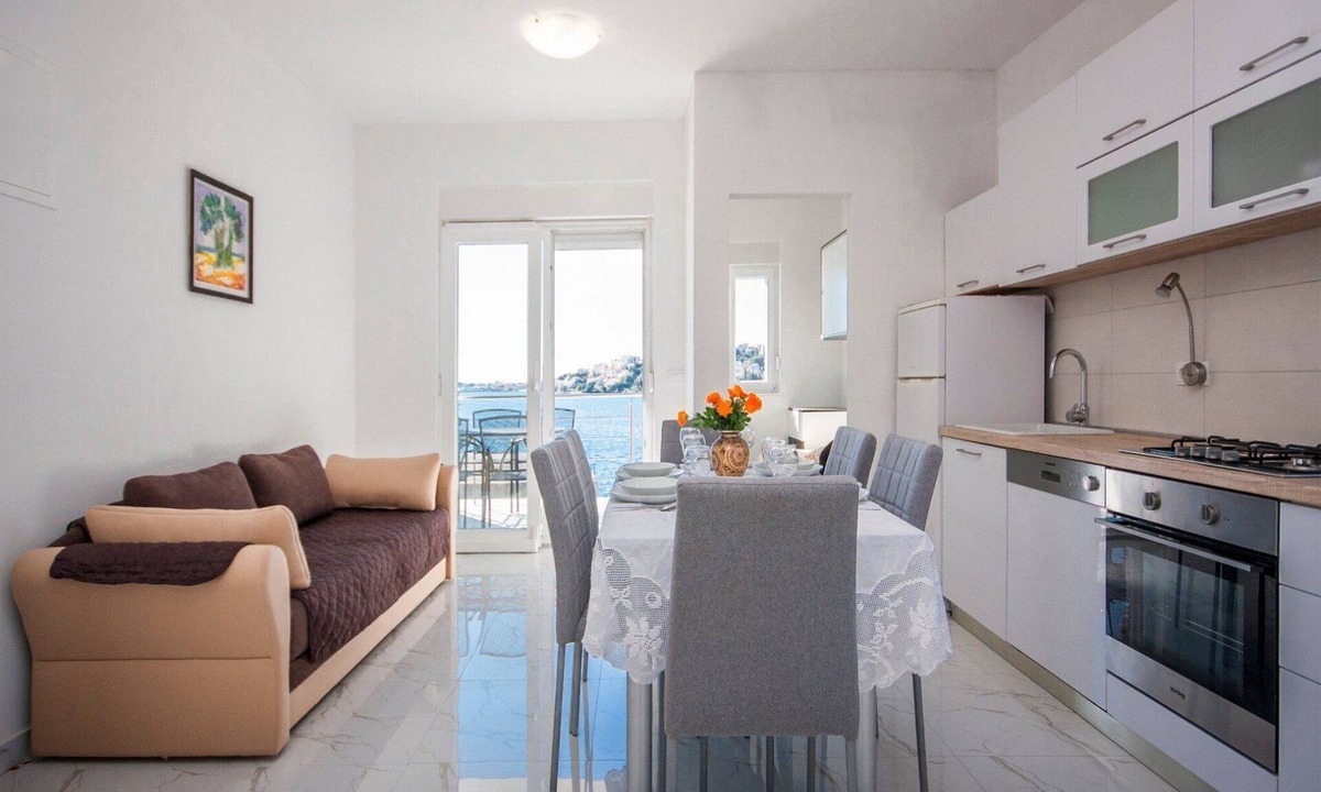 Dvornica Apartment | Apartments Happy Holiday