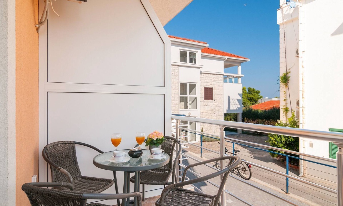 Supetar Apartment | Apartments Island Beat - One Bedroom Apartment with Balcony and Sea View (A7) (ST)